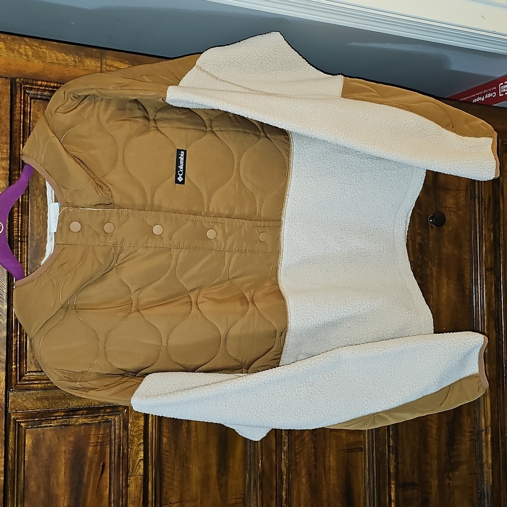 Columbia Womens Sz XXL Pullover!! Great For Fall, Has A Hood! Dont MISS OUT!